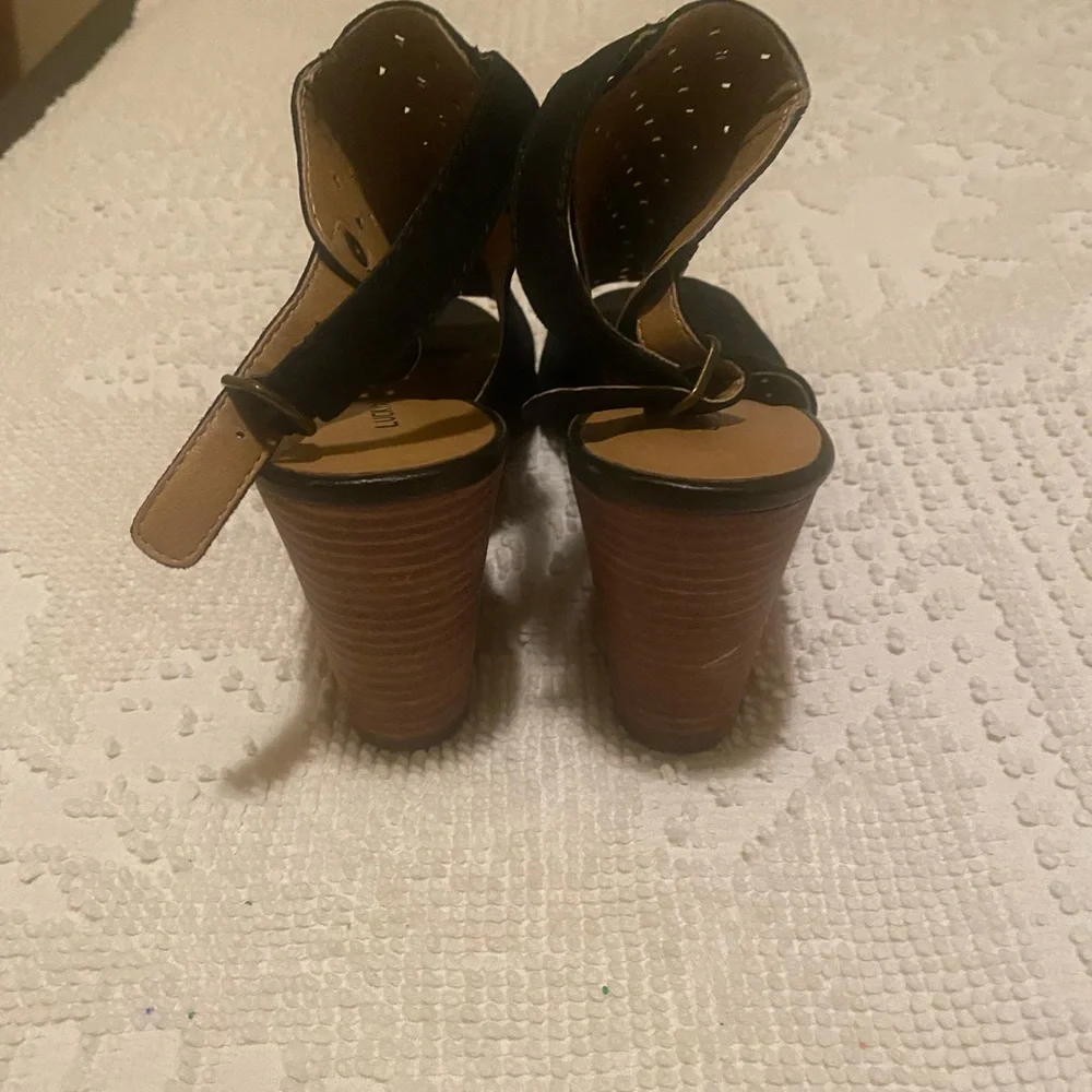 Lucky Brand Black Wedge Sandals - Picture 6 of 8